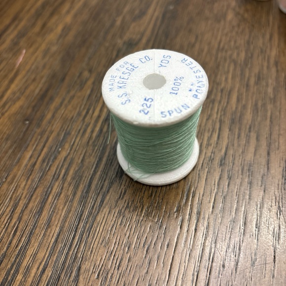 Assorted Vintage Thread Spools - Picture 7 of 8